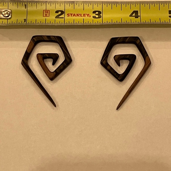 Beautiful carved wood spiral earrings, gauge 6. Brand new in box. - Picture 2 of 2